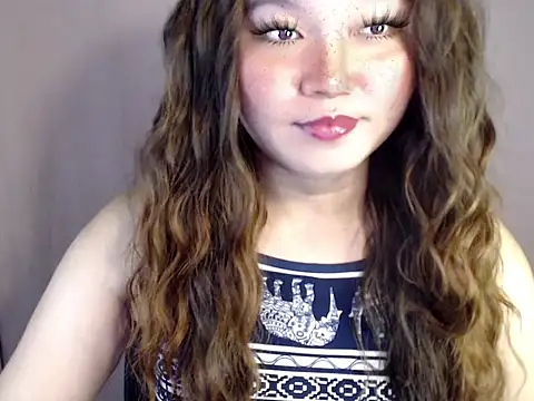Snapshot of Eyes-on-me chatting on 11-05-25, 10:35 Eyes-on-me online show from 11-05-25, 10:35