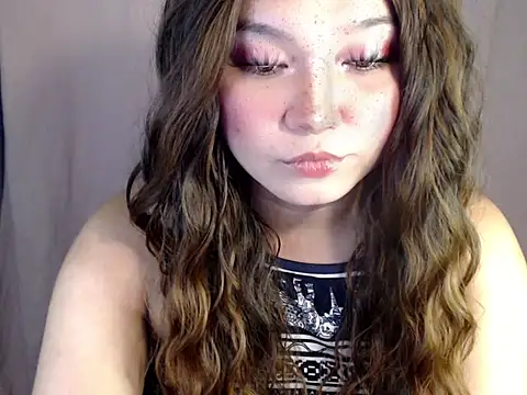 Snapshot of Eyes-on-me chatting on 11-23-25, 04:17 Eyes-on-me online show from 11-23-25, 04:17
