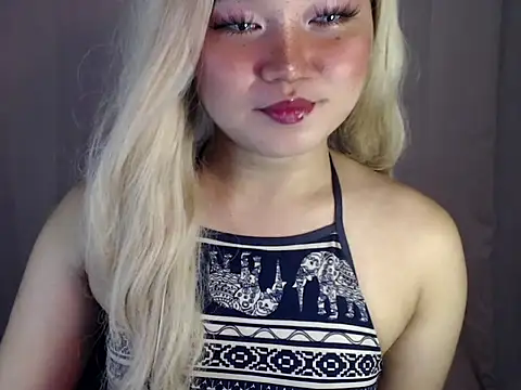 Snapshot of Eyes-on-me chatting on 10-21-25, 05:56 Eyes-on-me online show from 10-21-25, 05:56