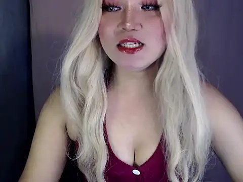 Snapshot of Eyes-on-me chatting on 03-16-26, 06:10 Eyes-on-me online show from 03-16-26, 06:10