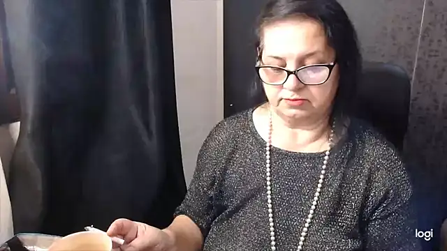 MissSanjanne online show from 11-18-25, 01:32