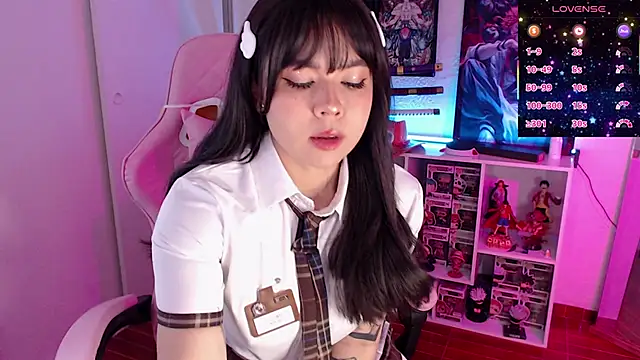 AnnieHikari online show from 10-24-25, 08:30