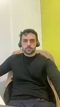 Snapshot of eauminerale chatting on 02-18-26, 10:33 eauminerale online show from 02-18-26, 10:33