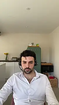 Snapshot of eauminerale chatting on 02-25-26, 10:15 eauminerale online show from 02-25-26, 10:15