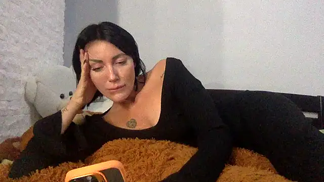 Snapshot of Veymoria chatting on 10-19-25, 08:33 Veymoria online show from 10-19-25, 08:33