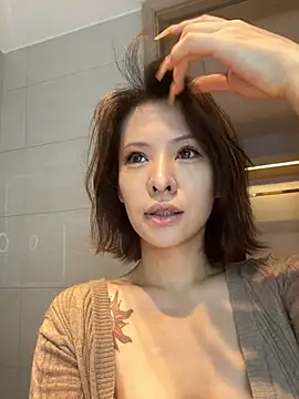 miumiu-66 online show from 05-25-26, 10:03