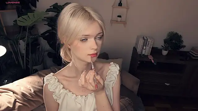 LaureMestler online show from 04-05-26, 08:10