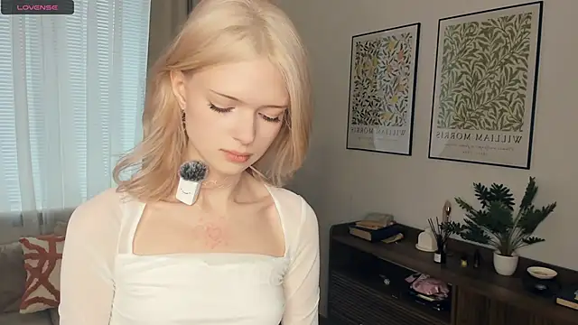 LaureMestler online show from 10-17-25, 08:06