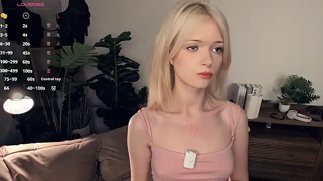 LaureMestler online show from 04-08-26, 09:11