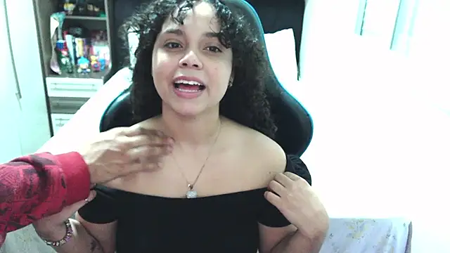Snapshot of sweetamy326 chatting on 06-11-26, 11:35 sweetamy326 online show from 06-11-26, 11:35