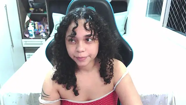 Snapshot of sweetamy326 chatting on 07-02-26, 10:16 sweetamy326 online show from 07-02-26, 10:16