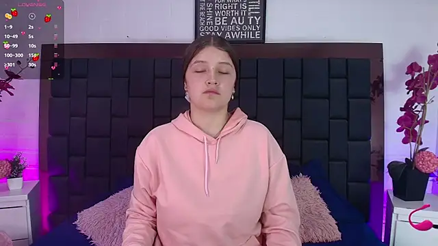 Krystal Heartss online show from 10-04-25, 05:25