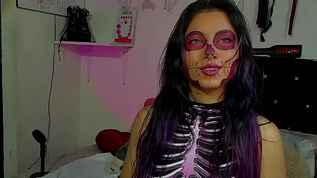 Snapshot of ValeryTatto chatting on 10-28-25, 01:21 ValeryTatto online show from 10-28-25, 01:21