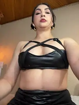 LlianneDiamond1 online show from 07-24-26, 02:46