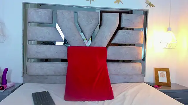 Lia Roseh online show from 10-21-25, 12:48