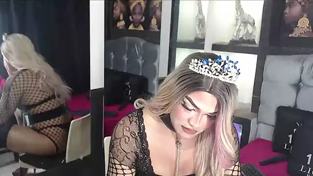 Sophia hott01 online show from 11-19-25, 12:16