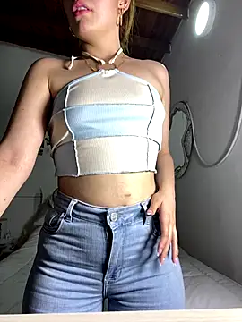 Snapshot of Bleer_Rousse chatting on 11-08-25, 10:24 Bleer Rousse online show from 11-08-25, 10:24