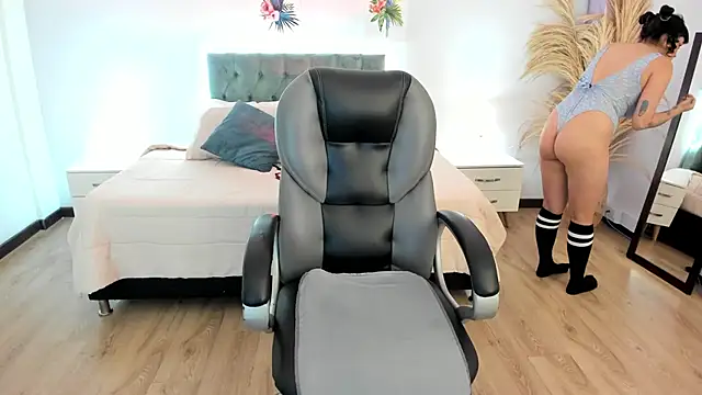 Antonela vargas online show from 11-06-25, 12:09