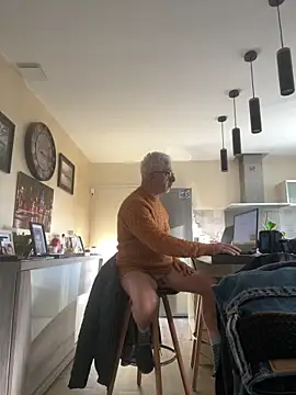 Roccobis online show from 12-16-25, 02:21