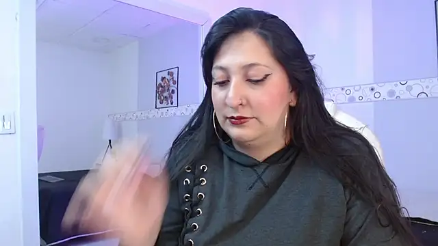 Snapshot of Kata_Rosse chatting on 10-10-25, 03:29 Kata Rosse online show from 10-10-25, 03:29