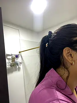 IsabellaJoness  online show from 10-05-25, 11:45