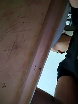 Mia-Reyes online show from 10-15-25, 01:08