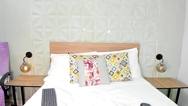 Snapshot of ValeryTrans_ chatting on 04-19-26, 01:23 ValeryTrans online show from 04-19-26, 01:23