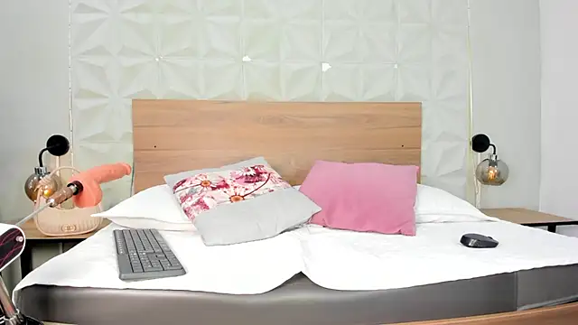 Snapshot of ValeryTrans_ chatting on 04-29-26, 01:37 ValeryTrans online show from 04-29-26, 01:37