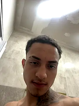 Snapshot of henrique61 chatting on 10-19-25, 08:28 henrique61 online show from 10-19-25, 08:28