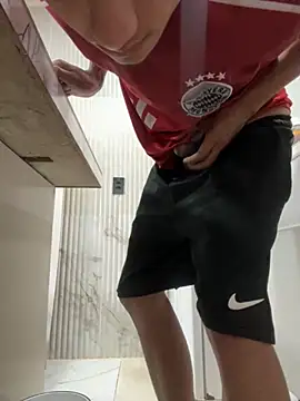 Snapshot of henrique61 chatting on 01-06-26, 08:02 henrique61 online show from 01-06-26, 08:02