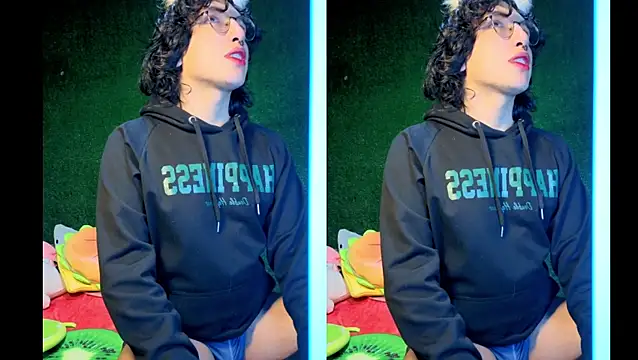 Snapshot of -BlueOpal- chatting on 12-18-25, 03:00 -BlueOpal- online show from 12-18-25, 03:00