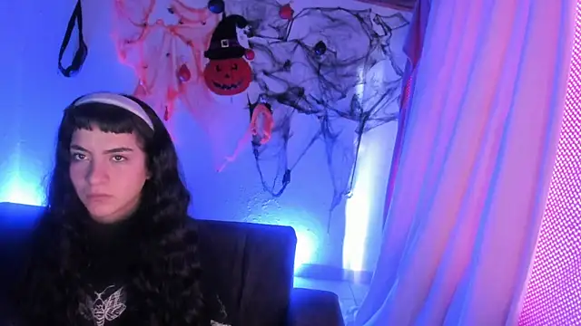 kitty  chs online show from 11-22-25, 01:10