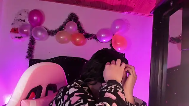 kitty  chs online show from 12-20-25, 11:35