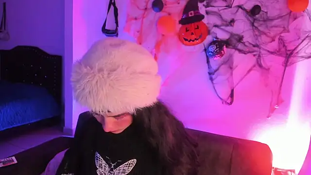 kitty  chs online show from 11-11-25, 01:50