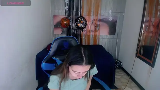 lala clark online show from 11-06-25, 01:59