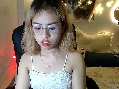 EllieYoon online show from 10-11-25, 03:13