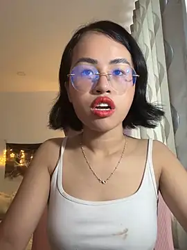 EllieYoon online show from 12-19-25, 07:00