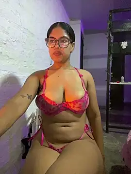 Snapshot of miiabrown18 chatting on 06-19-26, 10:10 miiabrown18 online show from 06-19-26, 10:10