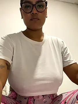 miiabrown18 online show from 10-15-25, 01:48