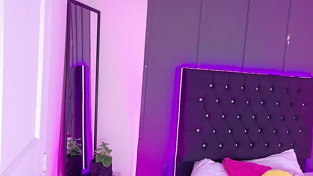 Kataaleya  12 online show from 11-26-25, 11:54