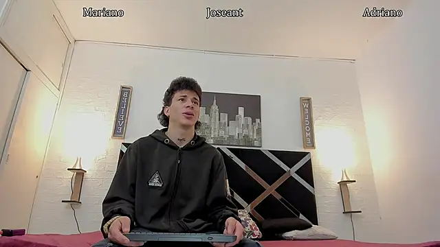 Snapshot of iammariano chatting on 10-21-25, 04:12 iammariano online show from 10-21-25, 04:12
