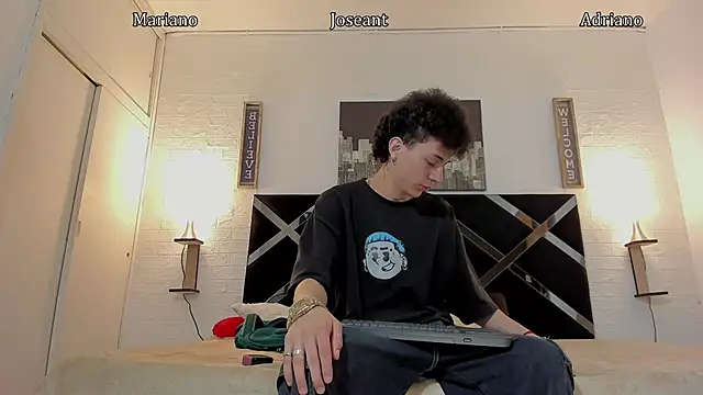 Snapshot of iammariano chatting on 10-22-25, 04:12 iammariano online show from 10-22-25, 04:12