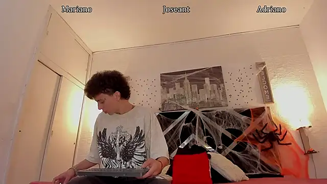 Snapshot of iammariano chatting on 10-25-25, 05:17 iammariano online show from 10-25-25, 05:17