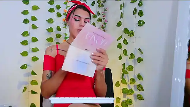 Snapshot of ashley_Sexy26 chatting on 02-13-26, 06:35 ashley Sexy26 online show from 02-13-26, 06:35