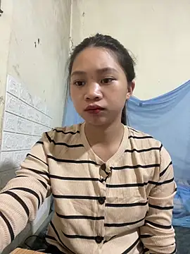 Snapshot of Mayy1 chatting on 06-05-26, 03:11 Mayy1 online show from 06-05-26, 03:11
