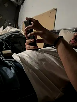 Snapshot of wwolfxxx chatting on 09-27-25, 12:17 wwolfxxx online show from 09-27-25, 12:17