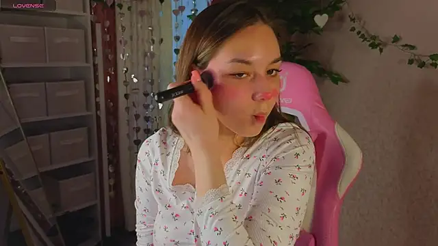 Snapshot of Al1ice_Moures chatting on 02-05-26, 09:27 Al1ice Moures online show from 02-05-26, 09:27