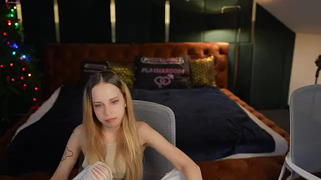 Snapshot of Luchi_Sun chatting on 12-19-25, 11:23 Luchi Sun online show from 12-19-25, 11:23