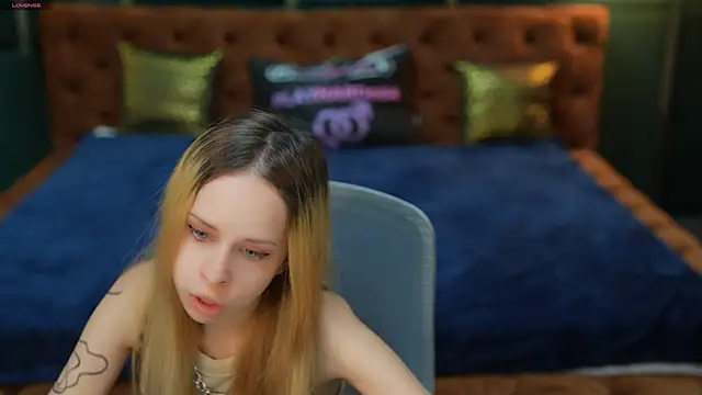 Snapshot of Luchi_Sun chatting on 11-24-25, 11:21 Luchi Sun online show from 11-24-25, 11:21