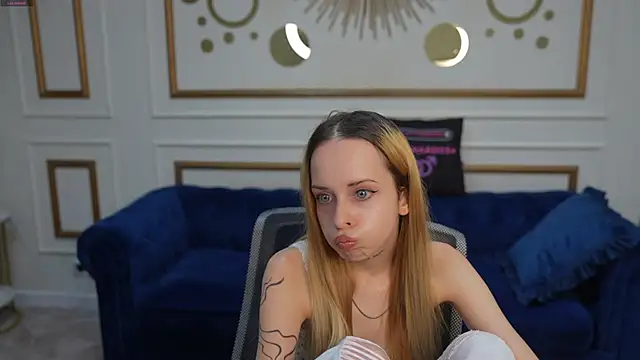 Snapshot of Luchi_Sun chatting on 10-14-25, 02:28 Luchi Sun online show from 10-14-25, 02:28